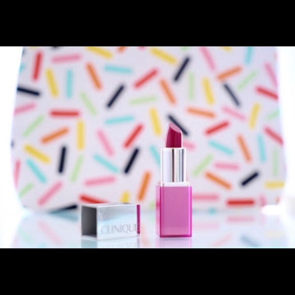 Clinique Cosmetic Bundle - Picture 5 of 8